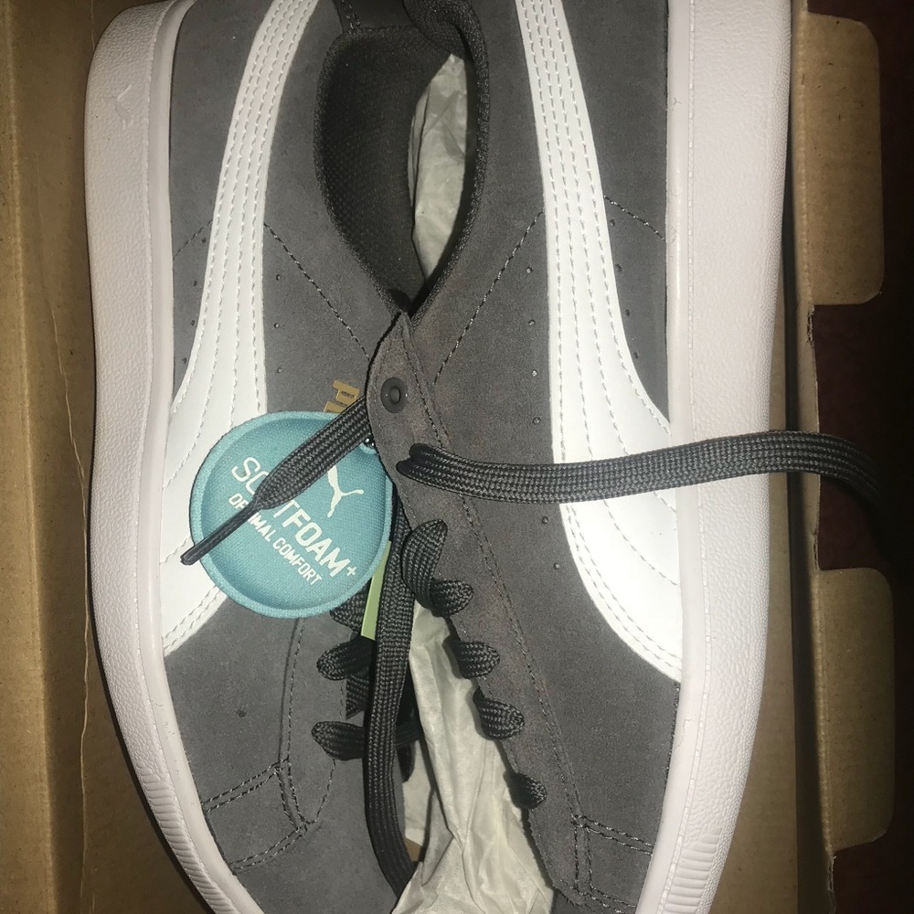Women’s Pumas Size 8.5